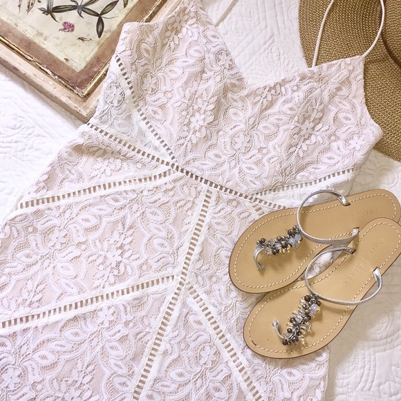 Tobi Dresses & Skirts - Tobi ivory and nude lace bodycon dress